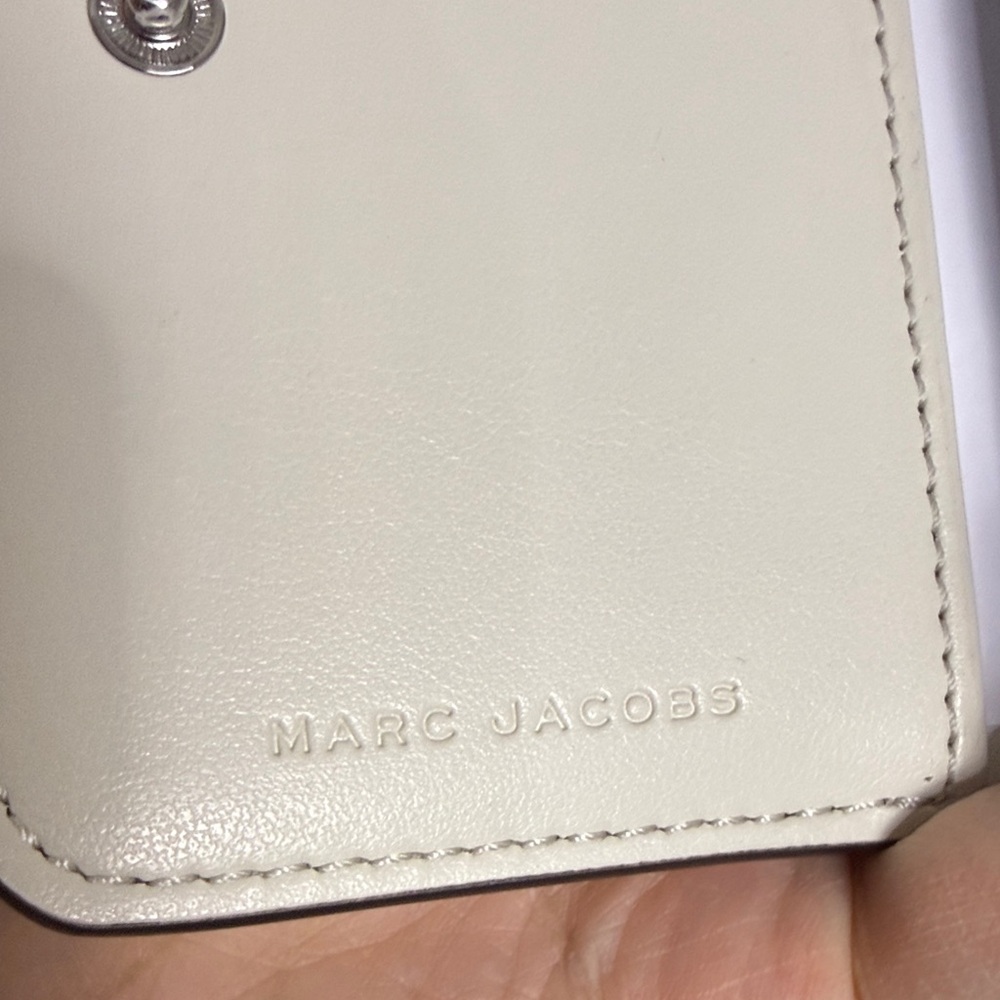 NWT Marc Jacobs Wallet with Silver Accents - Picture 10 of 12